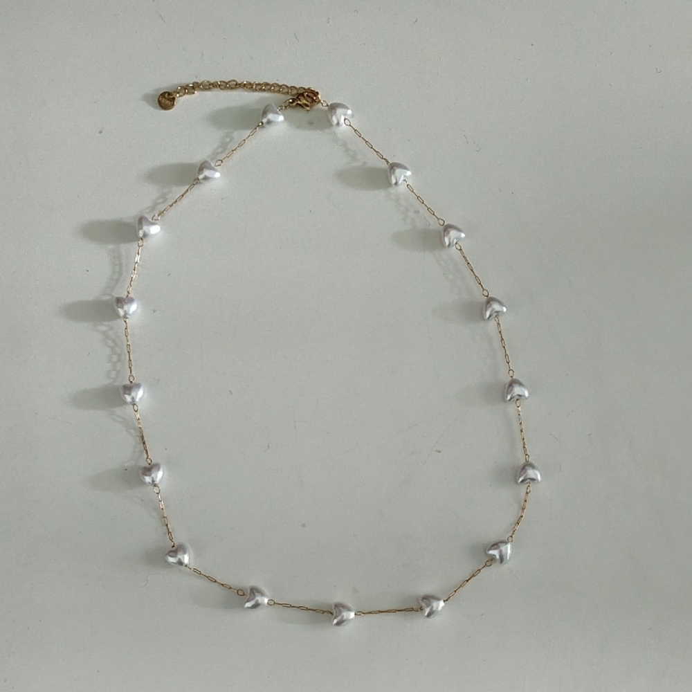 Elegant Gold and White Pearl Necklace